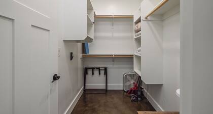 Stoneridge Place Cottage # 1 - Lomahuoneisto tai Executive Retreat 1Br 1Ba Garage!