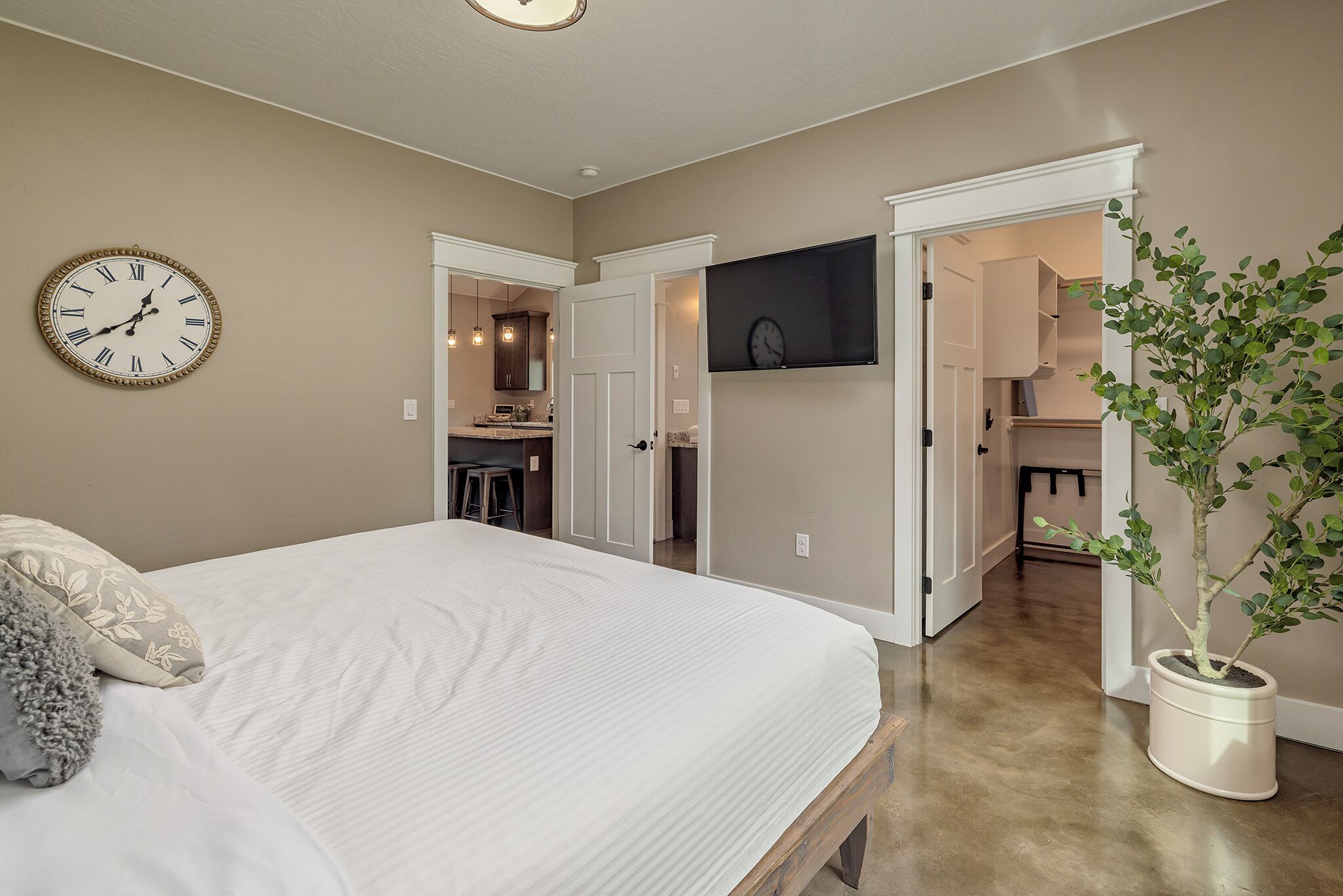 1 bedroom, memory foam beds, iron/ironing board, WiFi