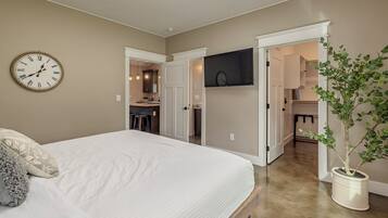 1 bedroom, memory-foam beds, iron/ironing board, WiFi