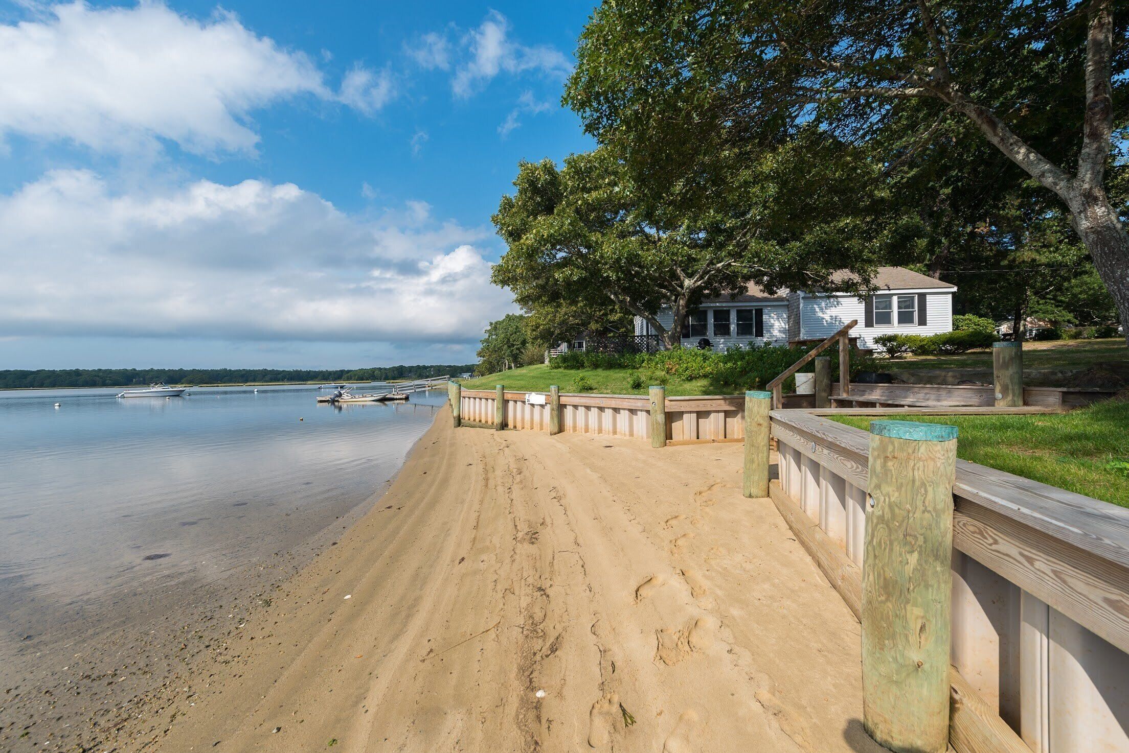 Waterfront , Private family beach and dock. Incredible sunsets!