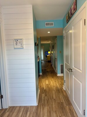 Interior - Block from beach- Super Clean beach condo - Comfy! Pet Friendly - Avalon-SH (Avalon)