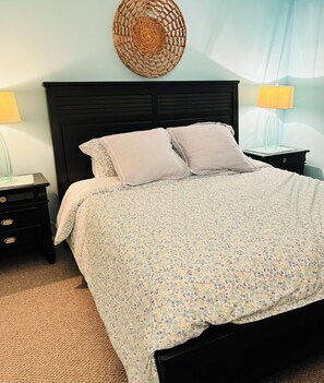 3 bedrooms, iron/ironing board, travel cot, free WiFi - Block from beach- Super Clean beach condo - Comfy! Pet Friendly - Avalon-SH (Avalon)