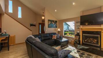 TV connectée, cheminée, lecteur de DVD, table de tennis de table