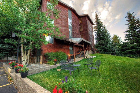 Outdoor dining - Cimarron Chalet - Huge Family Area with Coveted In-Town Location (Breckenridge)