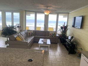 Smart TV, books - #101 “First Floor” 3 king Beds Great Ocean View Dog Free up to 20# (Daytona Beach)