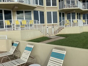 Terrace/patio - #101 “First Floor” 3 king Beds Great Ocean View Dog Free up to 20# (Daytona Beach)
