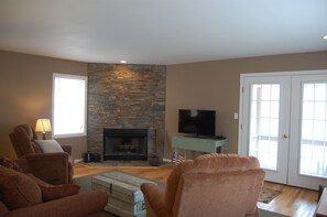 Televisio, takka, DVD-soitin