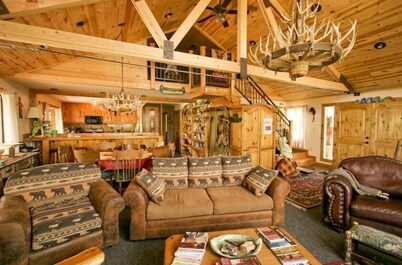 Private Lodge -CO Mtn Lake, Pool,Hot Tub, Affordable Family Reunions and Groups