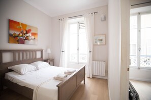 2 bedrooms, iron/ironing board, free WiFi, bed sheets - Family-friendly apartment in an authentic neighborhood and its open market (Nice)