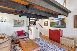 TV, fireplace, DVD player, video library - A/C, Pool, Private Hot Tub, 3-levels, Renovated, On Free City Bus Route (Steamboat Springs)