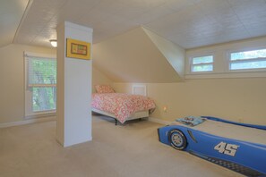 4 chambres, fer et planche à repasser, lit de bébé portatif, Wi-Fi