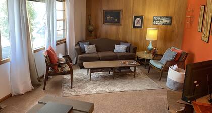 Sonnige obere Wohnung in Shorewood. Tolle Lage, tolle Community!