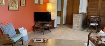 Appartement supérieur ensoleillé à Shorewood. Super emplacement, grande communauté!