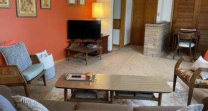 Sunny Upper Flat in Shorewood. Great location, great community!