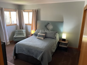 2 sovrum, skrivbord, strykjärn/strykbräda och gratis wi-fi