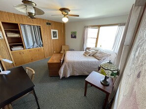 2 bedrooms, desk, iron/ironing board, free WiFi