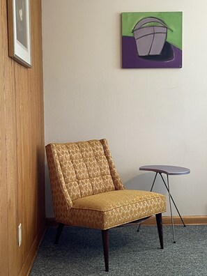 Interior - Sunny Upper Flat in Shorewood. Great location, great community! (Shorewood)