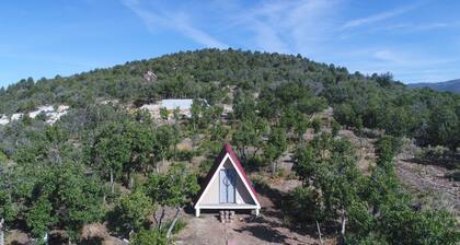 Pieni A-kehys ja 6 hehtaarin laajuinen vuoristoon.