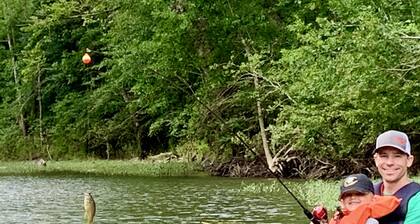 Hilltop Getaway: Luxury Hilltop Cabin on 3 acres - Kayaks, Campfire, Stargazing!