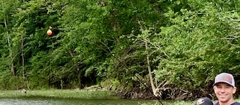 Hilltop Getaway: Luxury Hilltop Cabin on 3 acres - Kayaks, Campfire, Stargazing!