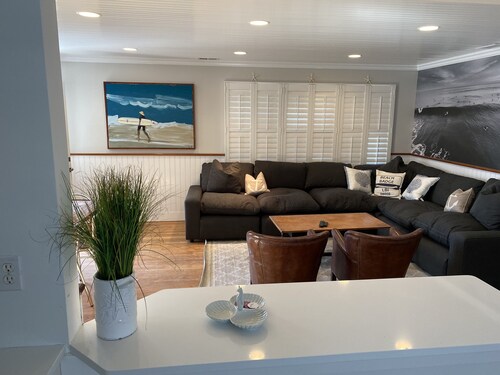 4 BDRM with pool, beach block, Steps to beach,walk to Bay village,Fantasy Island