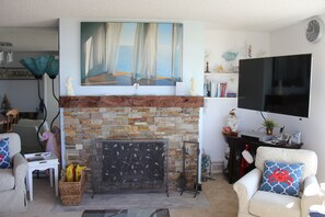 Smart TV, Netflix, books, streaming services