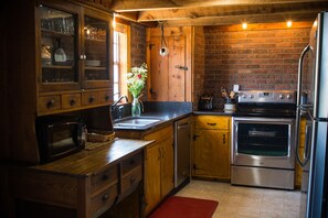 Fridge, microwave, oven, stovetop - Sleep In A Bit Of History. Welcome To An 1860 Log Cabin And Idle Hour Farm.   (Rogersville)