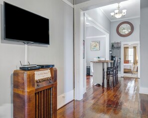 3 bedrooms, desk, iron/ironing board, free WiFi