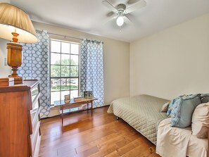 4 bedrooms, iron/ironing board, free WiFi, bed sheets
