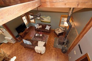 Smart TV, fireplace, books, stereo