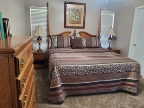 3 bedrooms, in-room safe, desk, iron/ironing board