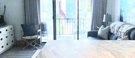 Smart-TV, Bücher, Videothek