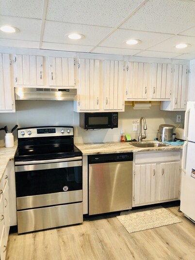 1 bedroom North Oceanside Condo, 124th Street & Assawoman Drvie