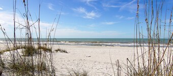  BEACH COTTAGE with PORCH /60 SECONDS TO THE WATER