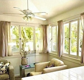 Unclassified image, 5 of 11, button - Very tropical, private and peaceful, short walk to everything happening downtown (Sarasota)