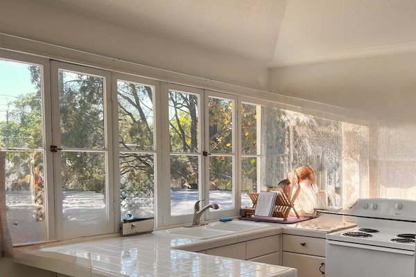 Full kitchen