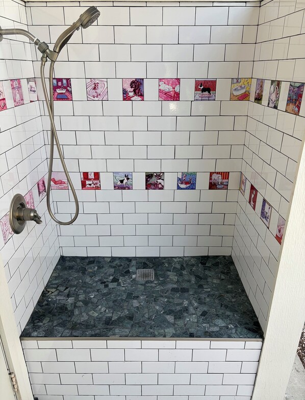 A bathroom with white subway tiles, a shower with a handheld showerhead, and a black marble floor. - ‼️Love the apt, location & property or refund‼️ Downtown tropical gem walk to all (Sarasota)