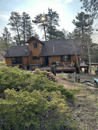 Ponderosa Cabin is just Minutes from Rocky Mountain National Park and Wild Basin