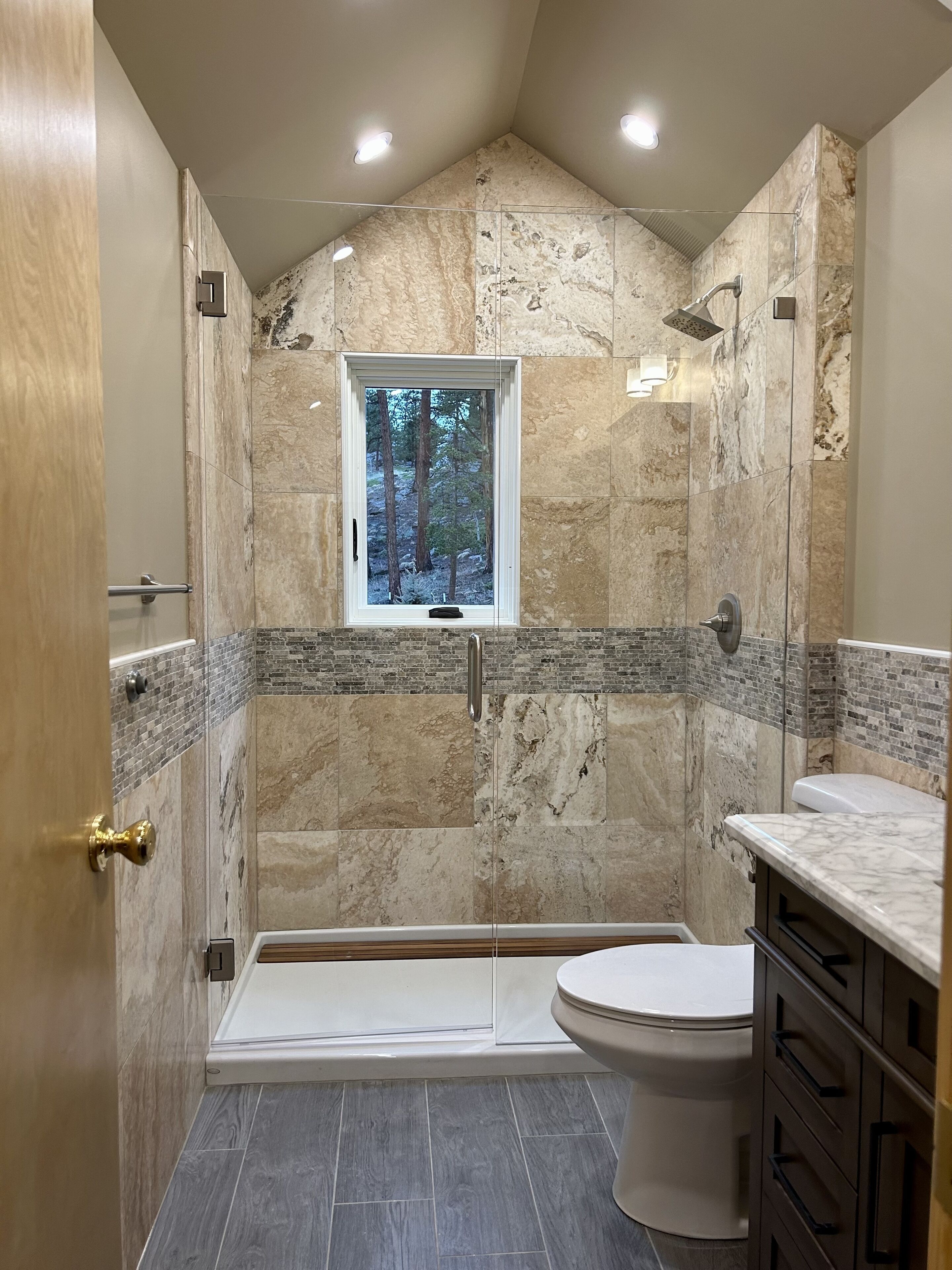Combined shower/tub, hair dryer, towels, soap