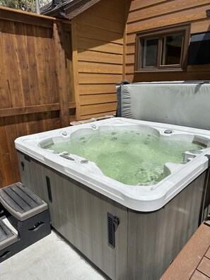 Outdoor spa tub - Ponderosa Cabin is just Minutes from Rocky Mountain National Park and Wild Basin (Allenspark)