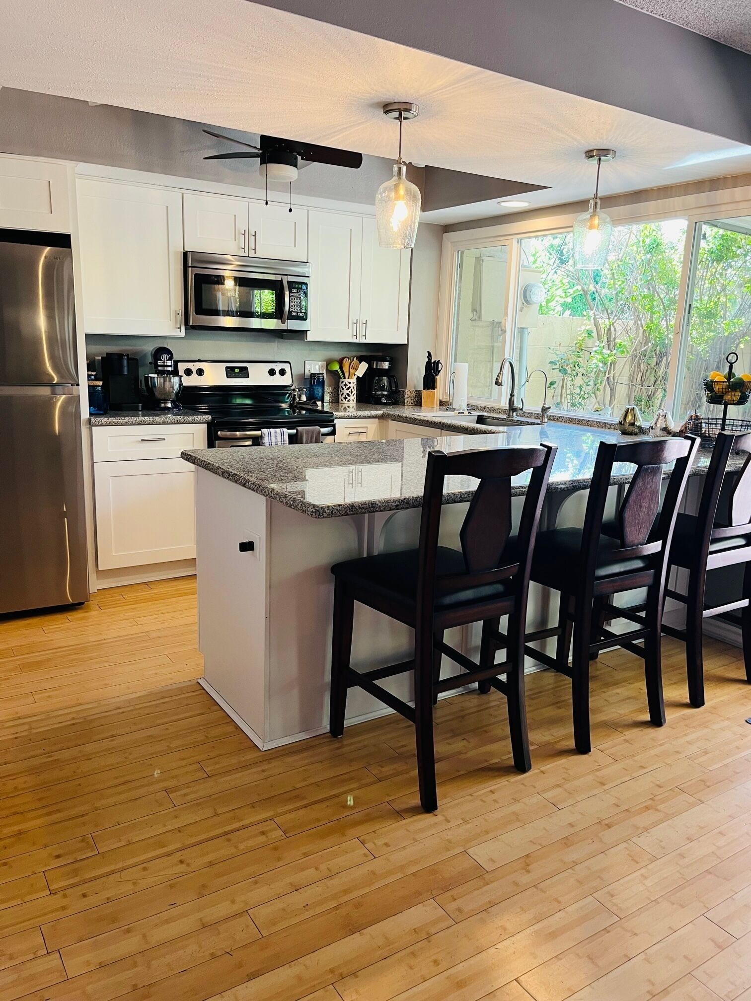 雪櫃、微波爐、焗爐、爐具