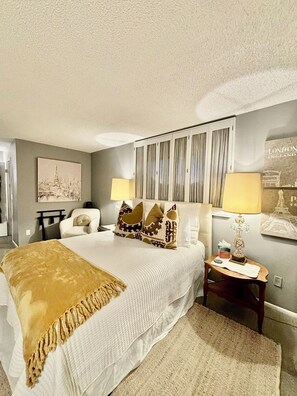 3 camere, una scrivania, ferro/asse da stiro, culla da viaggio