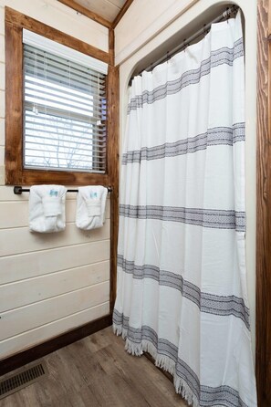 Dusche, Handtücher, Toilettenpapier