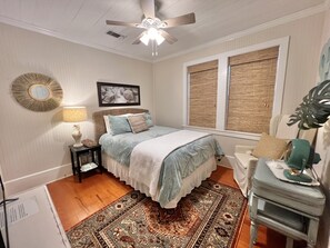 3 bedrooms, iron/ironing board, free WiFi, bed sheets - A Charming Cottage in Historical Bay St Louis ~5 minute walk to restaurants  (Bay St Louis)