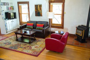 Smart TV, fireplace, DVD player, books