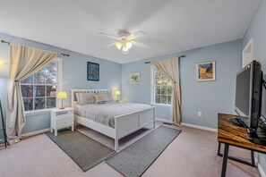 4 bedrooms, desk, free WiFi, bed sheets