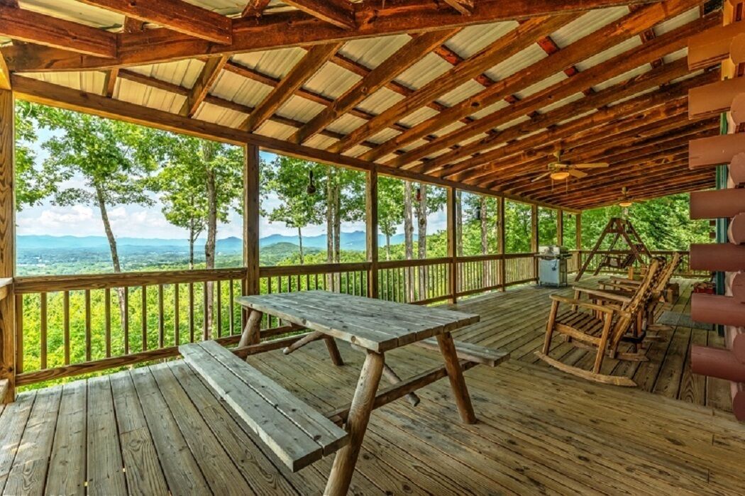 町の近くの山小屋！ 素晴らしい景色！ ウィークリー、ミリタリーなどの