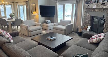 A1 Solitude.4 BDRM, ski in/out to main Solitude lift, pool/gym access. Parking!
