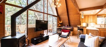 Iconic modernized A-frame Cabin in Lake Arrowhead /hot tub/ dog friendly