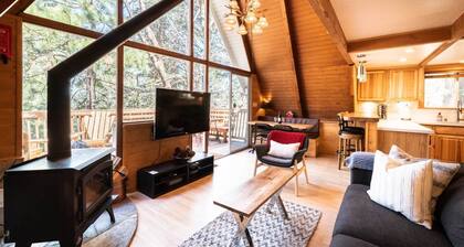 Iconic modernized A-frame Cabin in Lake Arrowhead /hot tub/ dog friendly